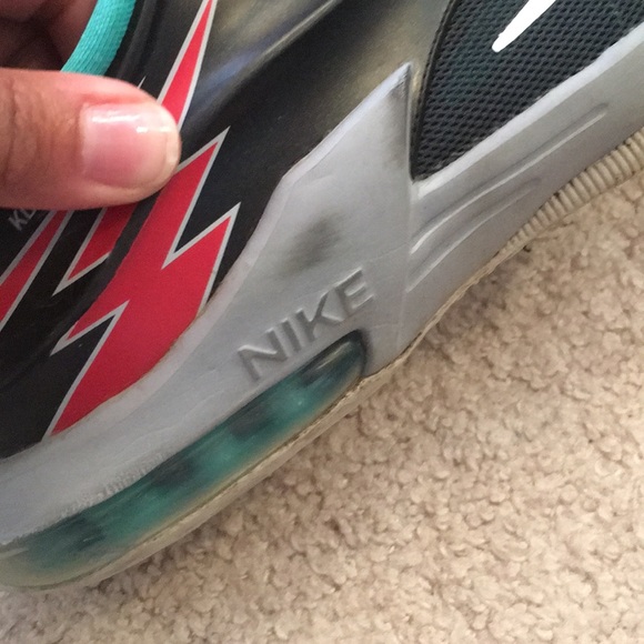 Keivn Durant Sneakers - Picture 3 of 7